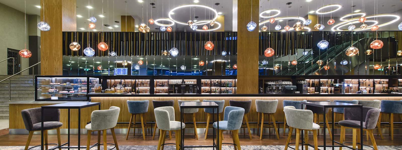 Widok na hotel od strony Lotniska Chopina w Warszawie